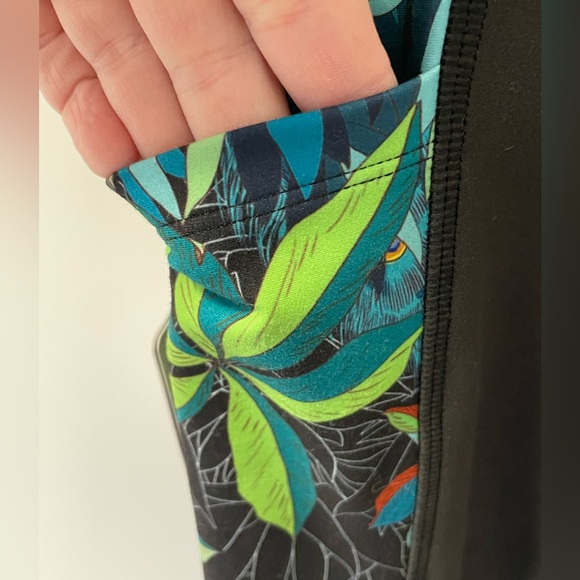 Johnny Was NWT Bee Active Women’s Leggings with Pockets Size XL in Color Pao - Picture 7 of 13